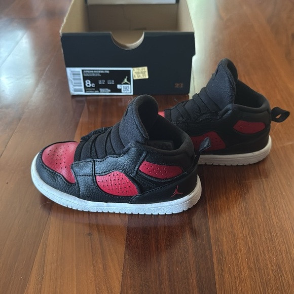 Air Jordan Access Black/Red (TD) Size: 8 Toddler - Picture 4 of 9